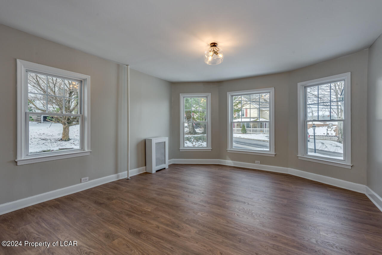 22 Machell Avenue, Dallas, Pennsylvania image 2