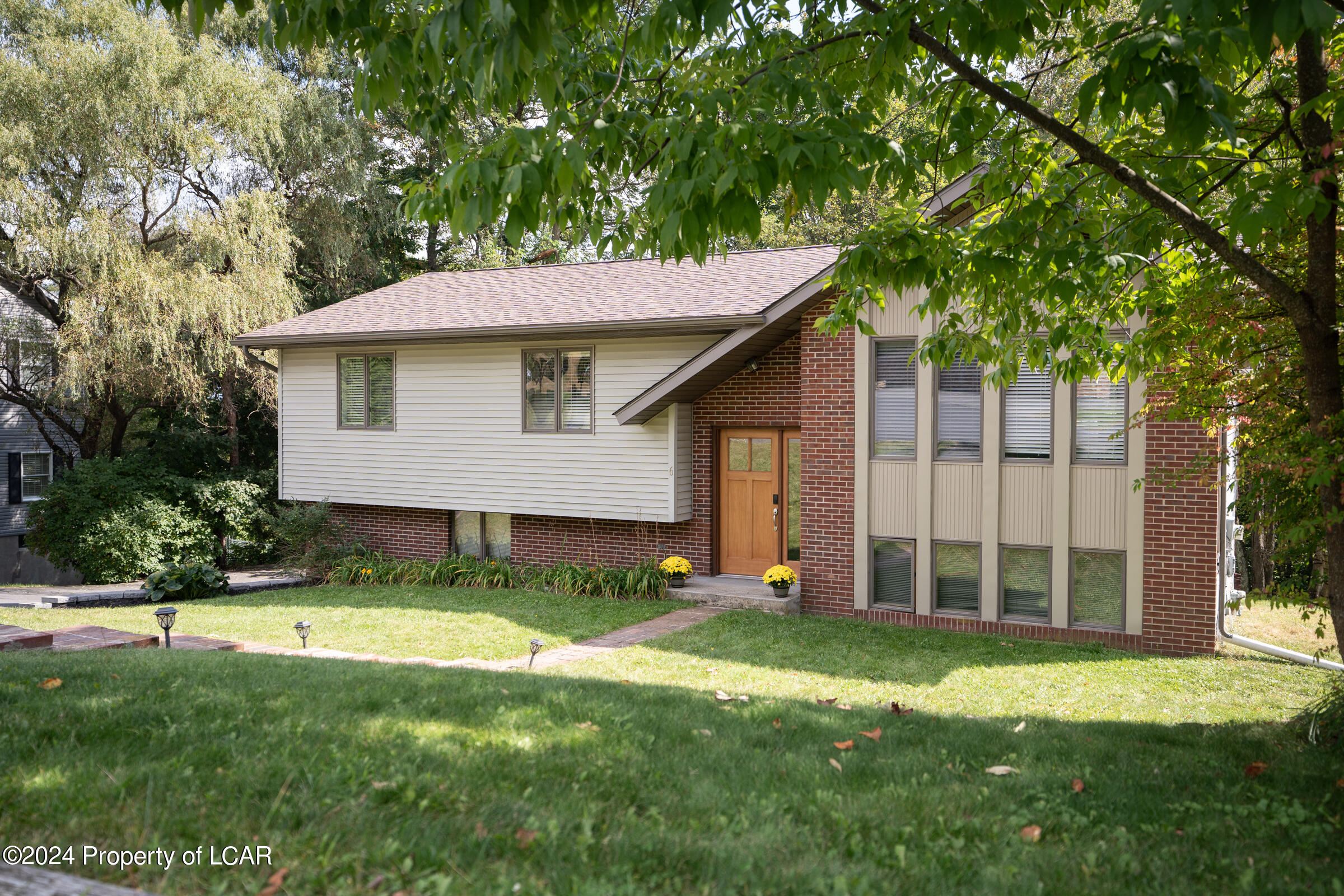 6 Fawnwood Drive, Scranton, Pennsylvania image 1