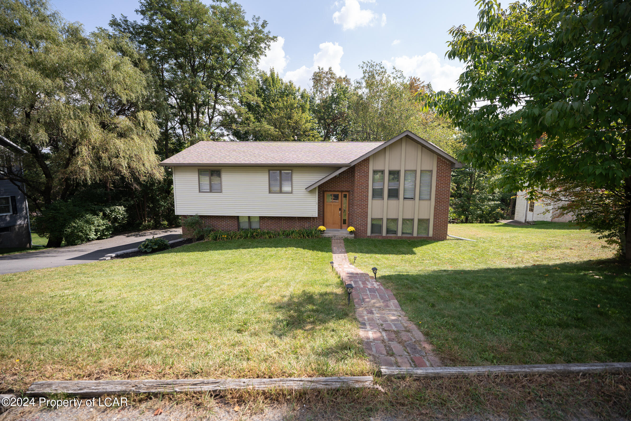 6 Fawnwood Drive, Scranton, Pennsylvania image 2