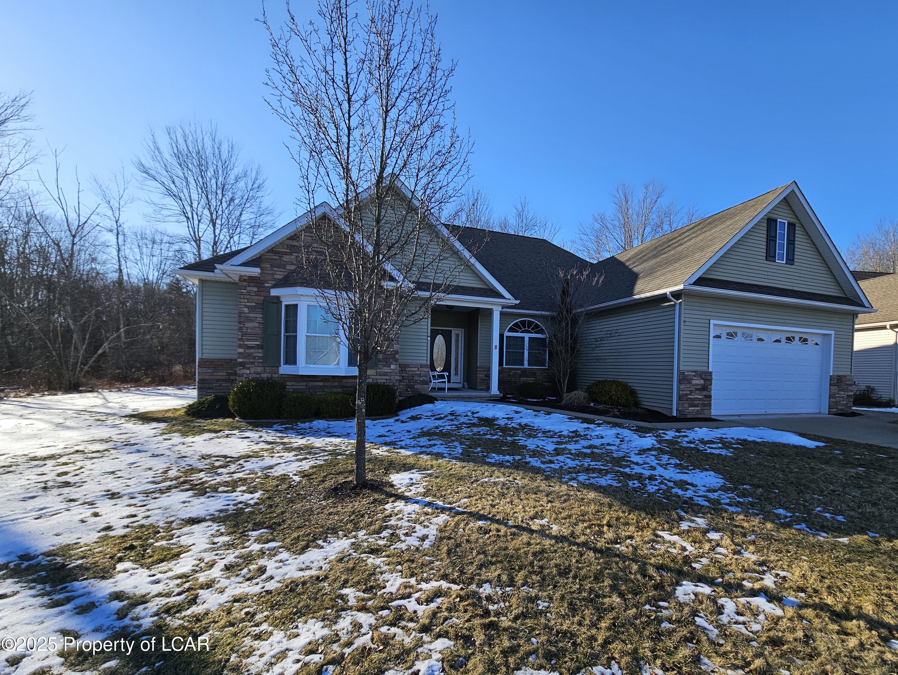 8 Hawthorne Place, Dallas, Pennsylvania image 1
