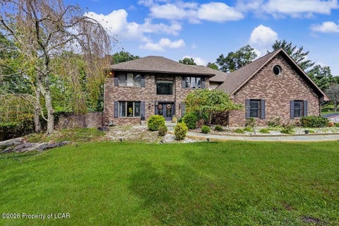 Homes For Sale - 26 Mountainwood Drive<br/> Mountain Top, PA 18707
