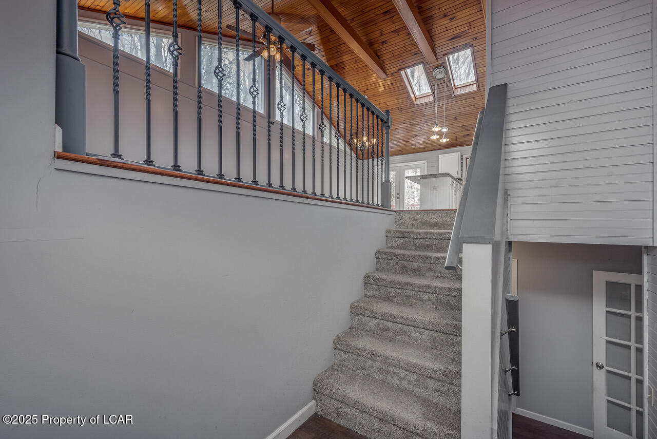 111 Buck Ridge Drive, Drums, Pennsylvania image 6
