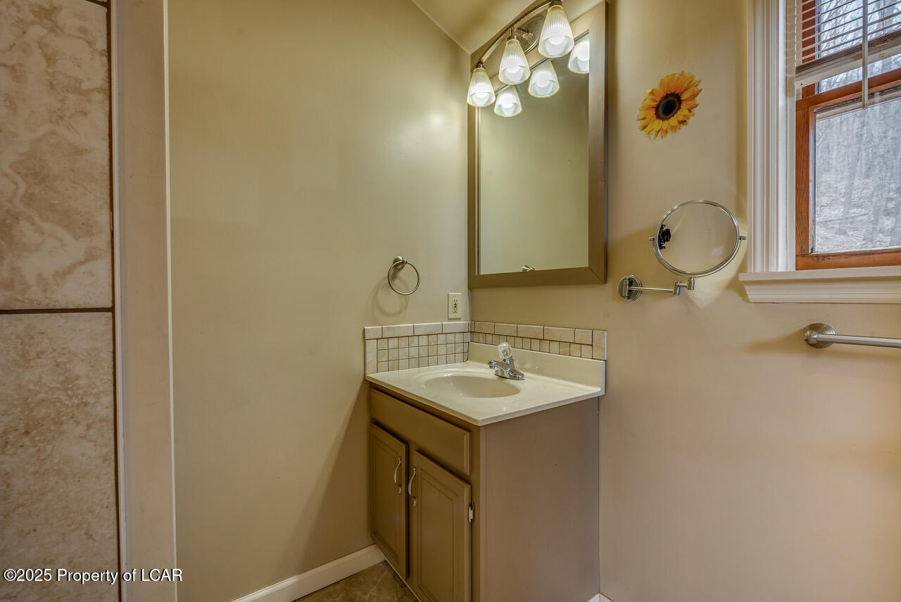 111 Buck Ridge Drive, Drums, Pennsylvania image 26