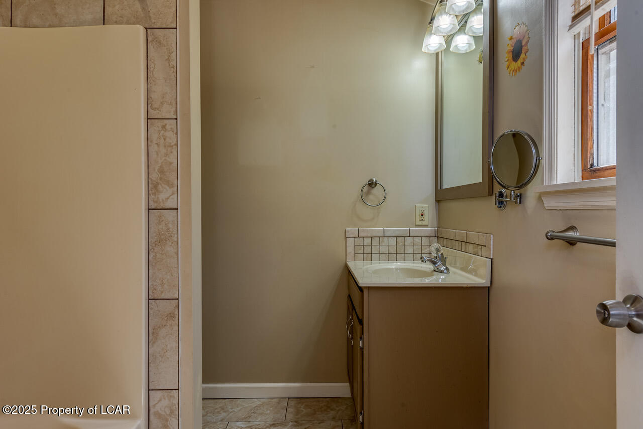 111 Buck Ridge Drive, Drums, Pennsylvania image 25
