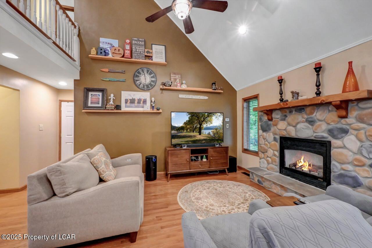 2 Tommys Court, Drums, Texas image 9
