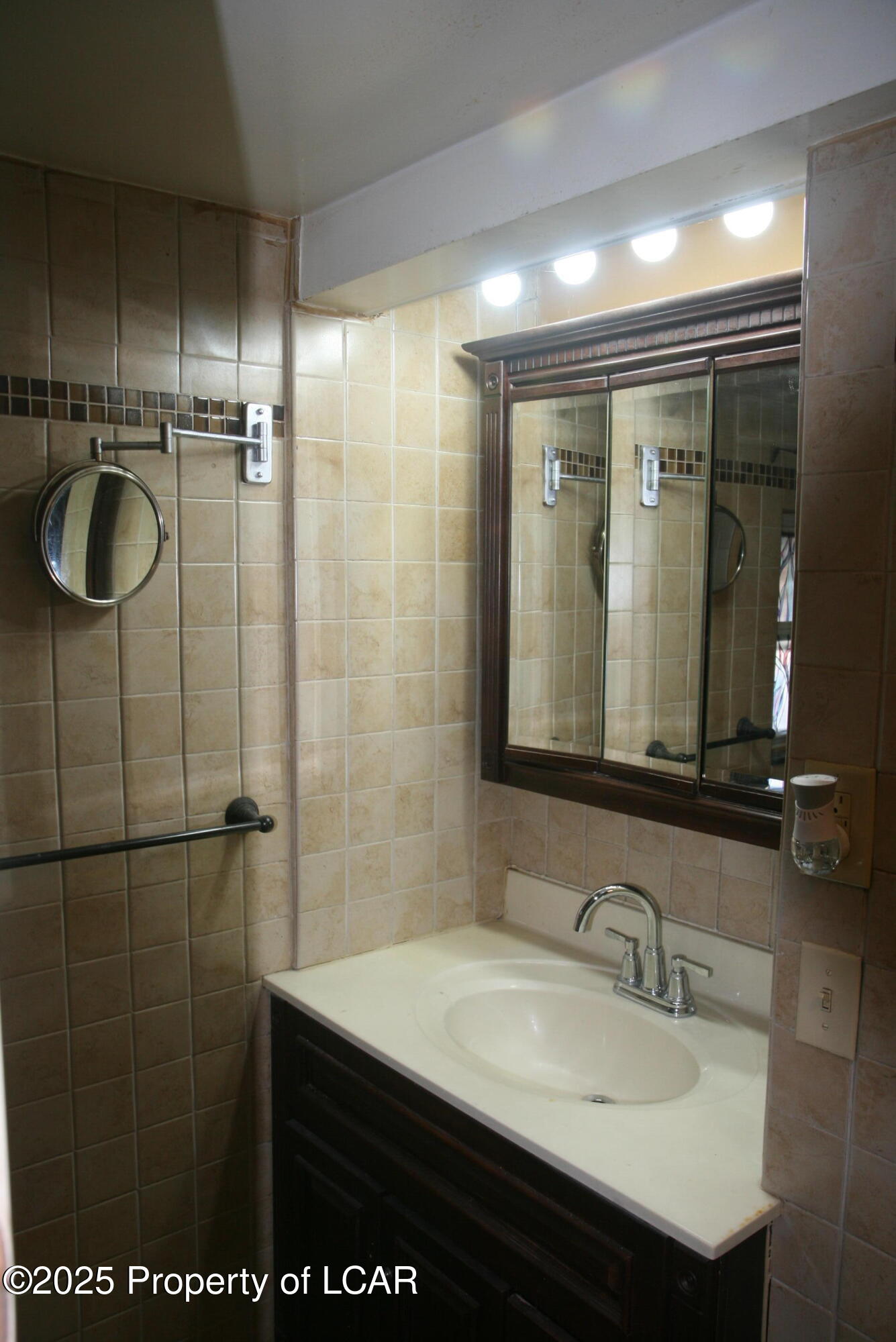Shavertown, Pennsylvania 18708, United States, 3 Bedrooms Bedrooms, ,1 BathroomBathrooms,Residential,Active,92409