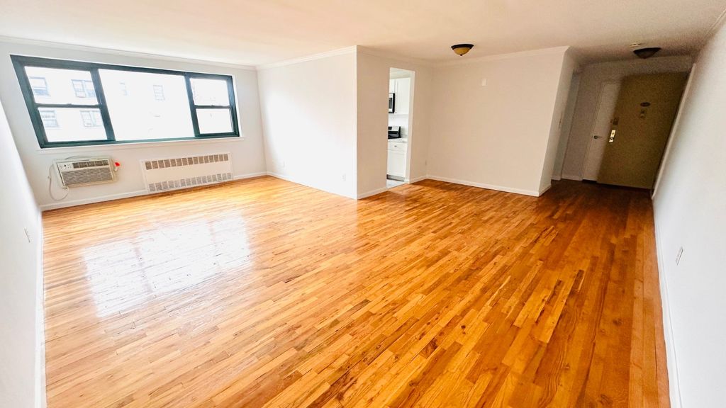 Photo of 210 Atlantic Ave #B3E, Lynbrook, NY 11563 (MLS # 11679651)