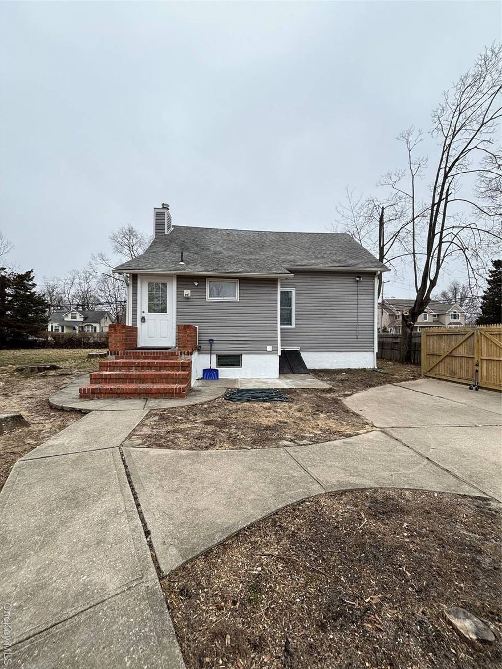 Photo of 26 Roslyn Street, Islip Terrace, NY 11752 (MLS # 11684508)