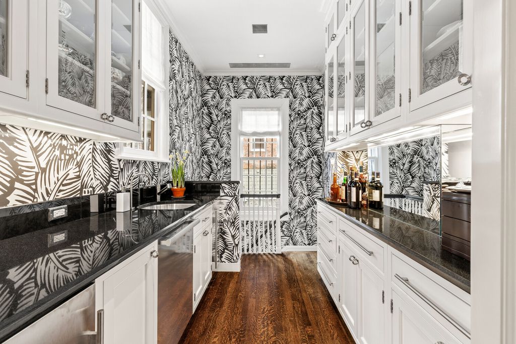 Photo of 116 East 70th Street, New York, NY 10021 (MLS # 11640157)