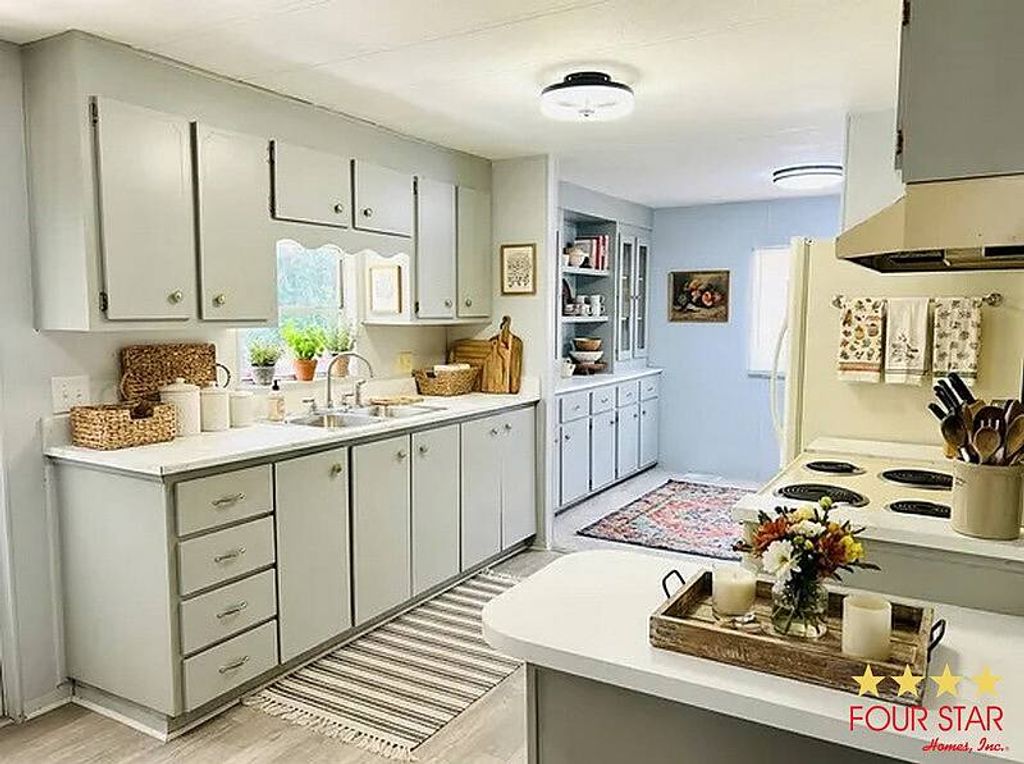 Photo of 17 Kings Blvd, Leesburg, FL 34748 (MLS # 11641624)