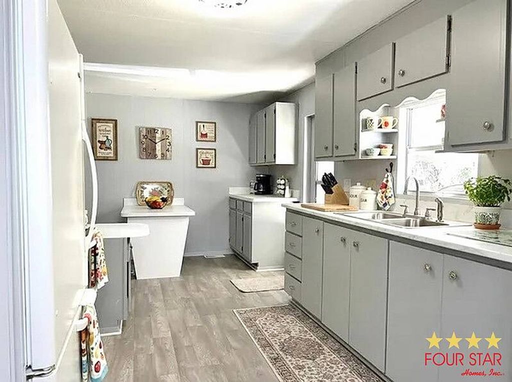 Photo of 17 Kings Blvd, Leesburg, FL 34748 (MLS # 11641624)