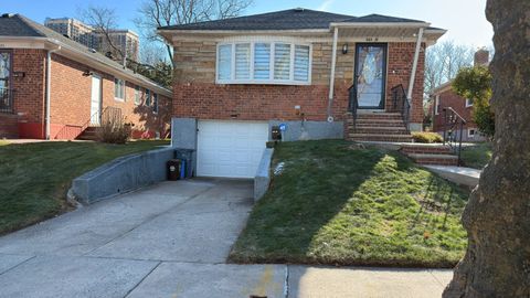 Photo of 26216 60 Rd, Little Neck, NY 11362 (MLS # 11617327)