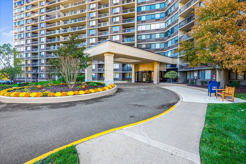 Photo of TWO Bay Club #17U, Bayside, NY 11360 (MLS # 11592910)