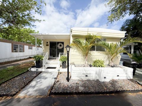 Photo of 3001 Sw 18th Ter #130, Fort Lauderdale, FL 33315 (MLS # 11695367)