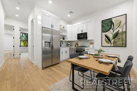 Photo of 246 Vernon Ave #2, BROOKLYN, NY 11206 (MLS # 11641226)