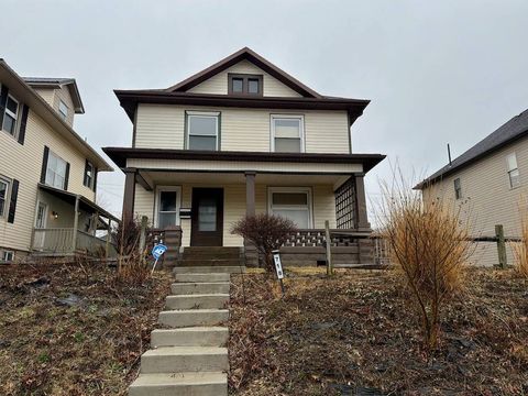 Photo of 718 Clark St, Cambridge, OH 43725 (MLS # 11669053)