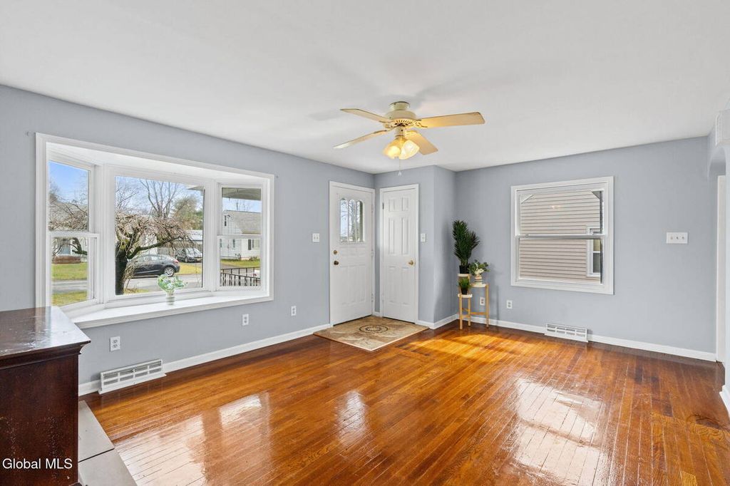 Photo of 3275 Franklin Street, Rotterdam, NY 12306 (MLS # 11684471)