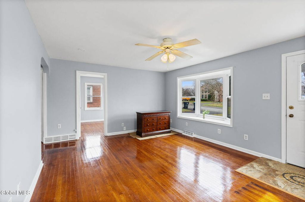 Photo of 3275 Franklin Street, Rotterdam, NY 12306 (MLS # 11684471)