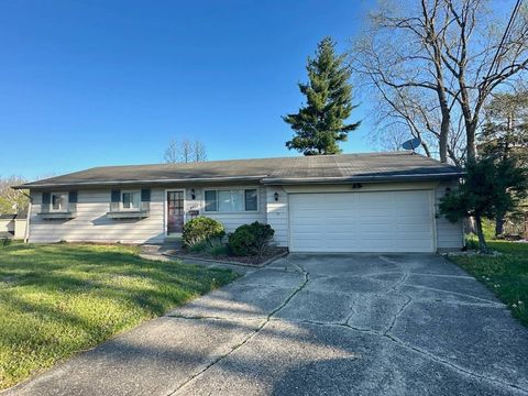 Photo of 8491 Fernwell Dr, Cincinnati, OH 45231 (MLS # 11688829)