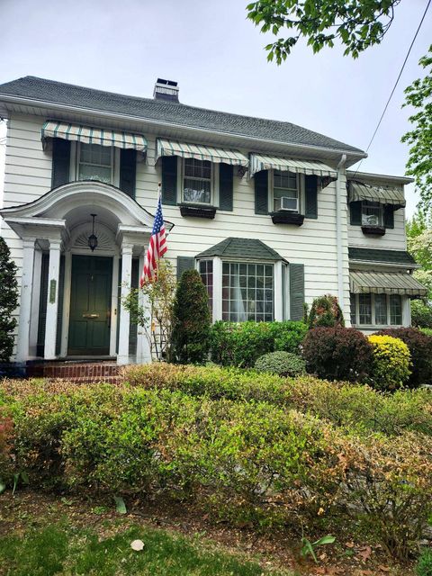 Photo of 265 College Avenue, Staten Island, NY 10314 (MLS # 11736909)