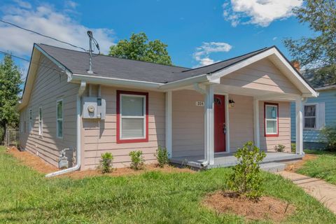 Photo of 204 Mill St, Barnesville, GA 30204 (MLS # 11688028)