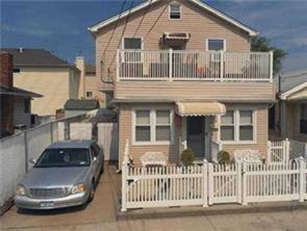 Photo of 921 Nugent Ave, Staten Island, NY 10306 (MLS # 11622888)