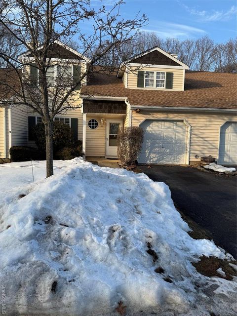 Photo of 511 Race Place #511, Oakdale, NY 11769 (MLS # 11660578)