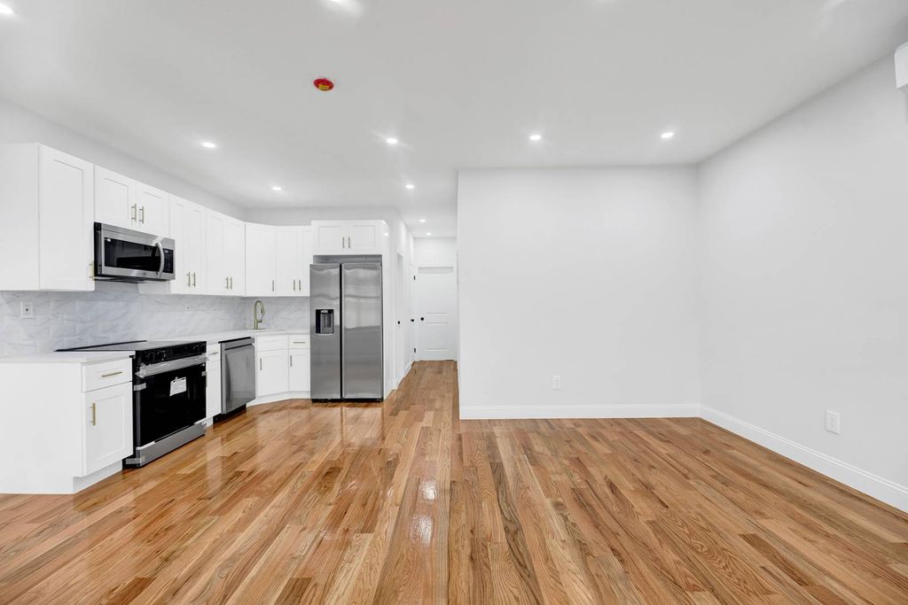 Photo of 1559 remsen Ave, brooklyn, NY 11236 (MLS # 11738213)
