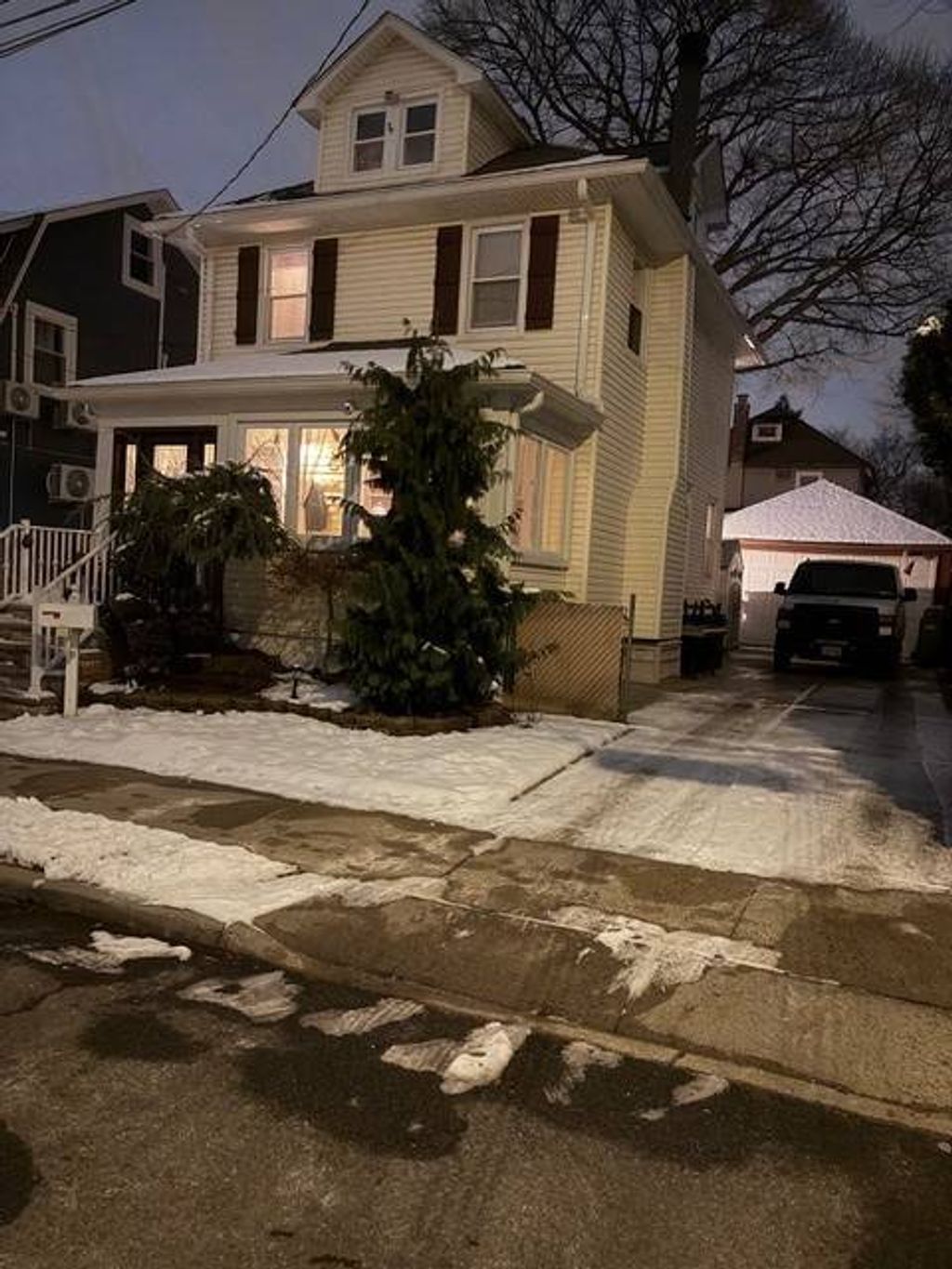 Photo of 279 Dickie Ave, Staten Island, NY 10314 (MLS # 11635938)