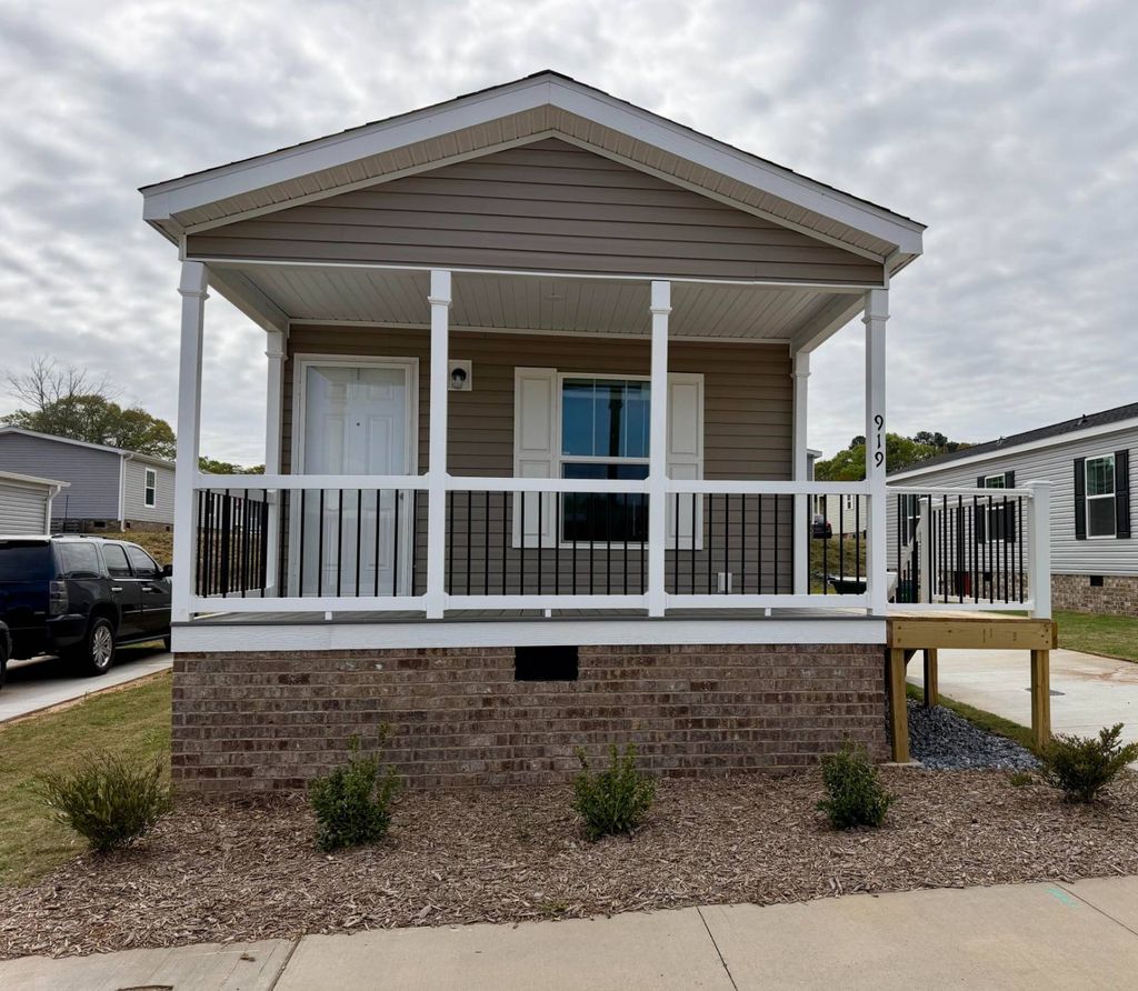Photo of 919 Atlanta Dr, Spartanburg, SC 29306 (MLS # 11775326)