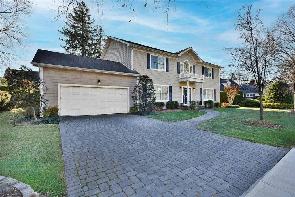 Photo of 92 Amherst Street, Garden City, NY 11530 (MLS # 11617566)