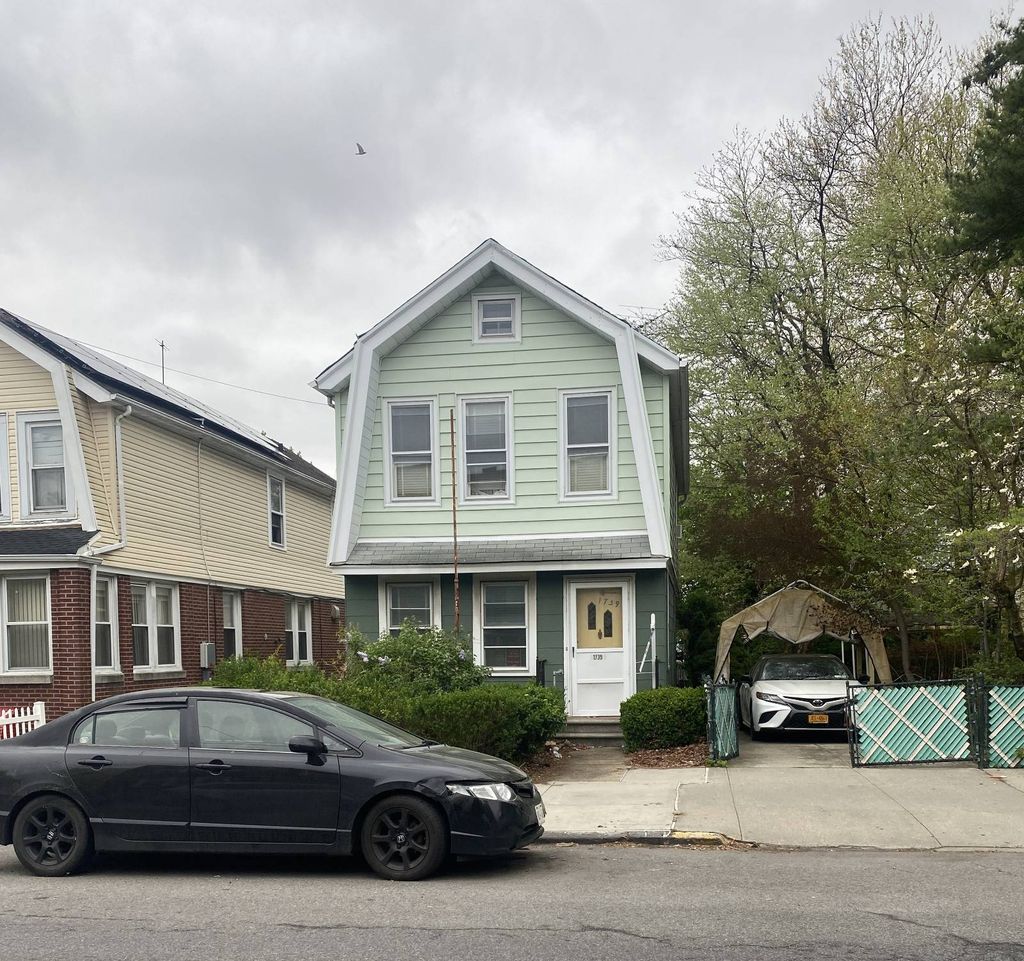 Photo of 1739 Mahan Avenue, Bronx, NY 10461 (MLS # 11695354)