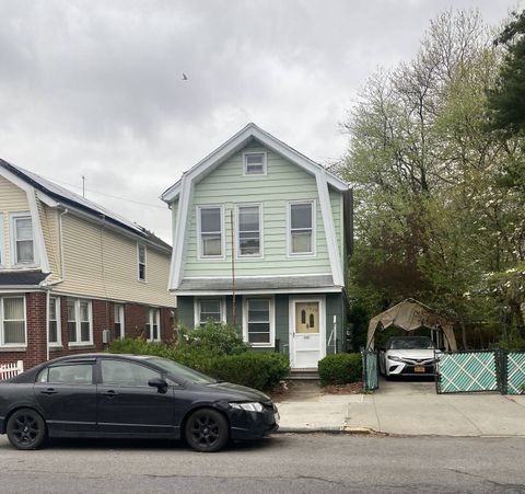 Photo of 1739 Mahan Avenue, Bronx, NY 10461 (MLS # 11695354)