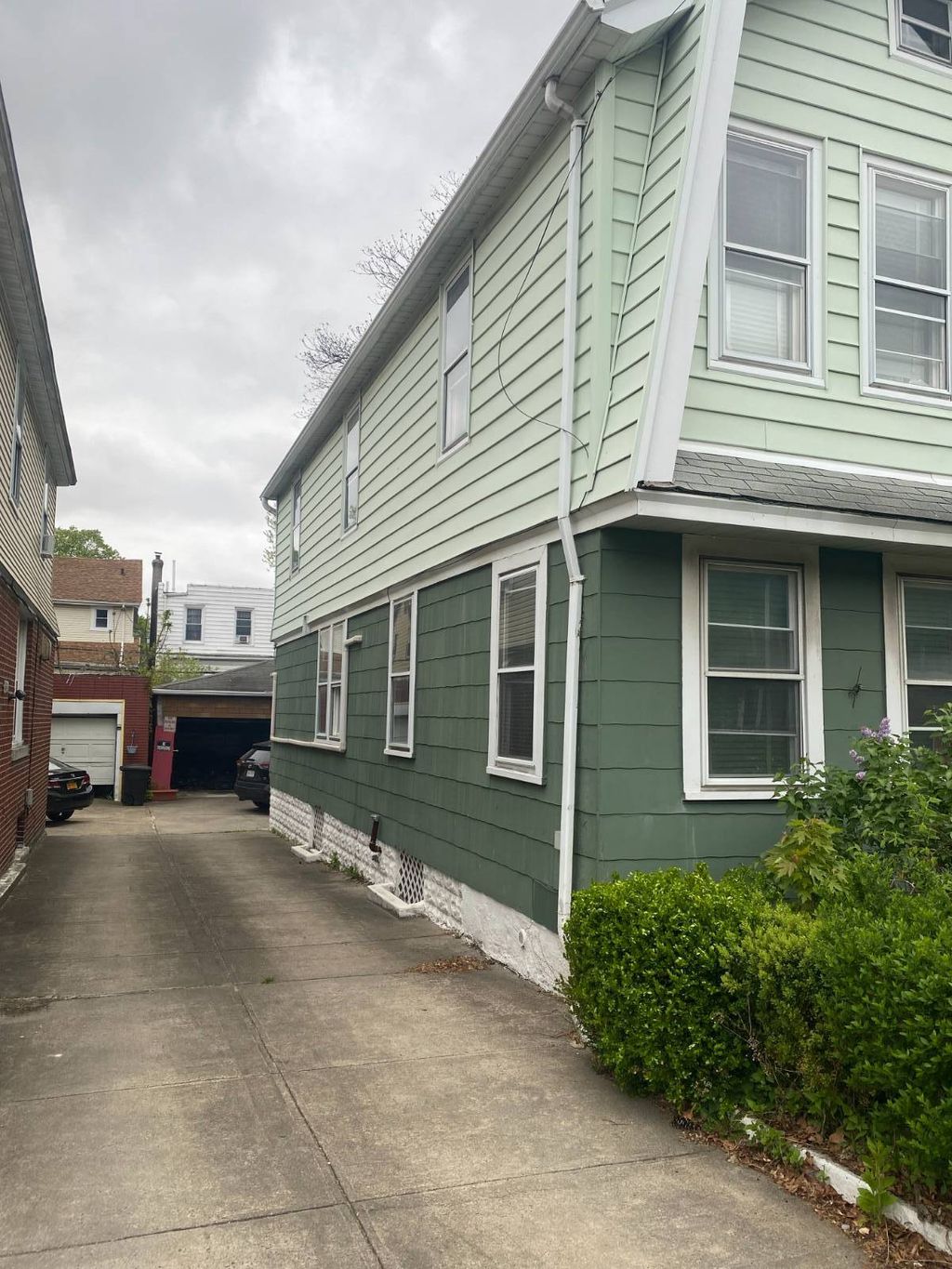 Photo of 1739 Mahan Avenue, Bronx, NY 10461 (MLS # 11695354)
