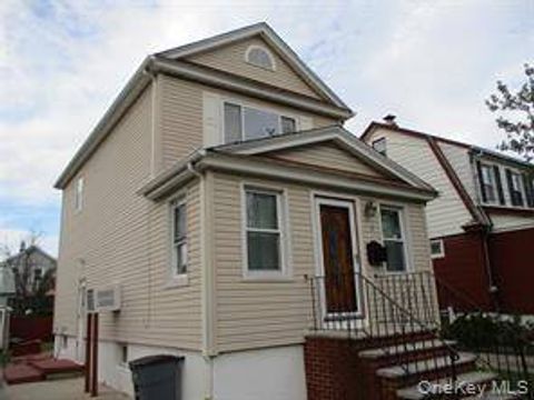 Photo of 6 Birch Way, Valley Stream, NY 11581 (MLS # 11688822)