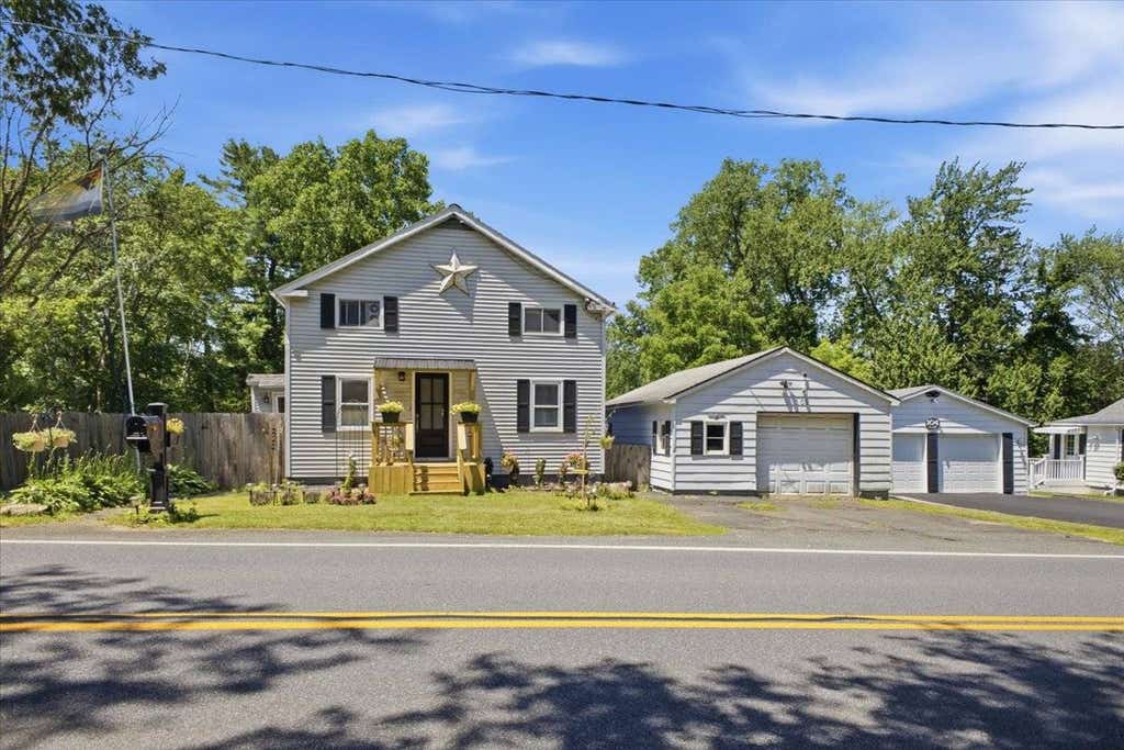 Photo of 102 Stone Quarry Rd, Halfmoon, NY 12065 (MLS # 11864971)