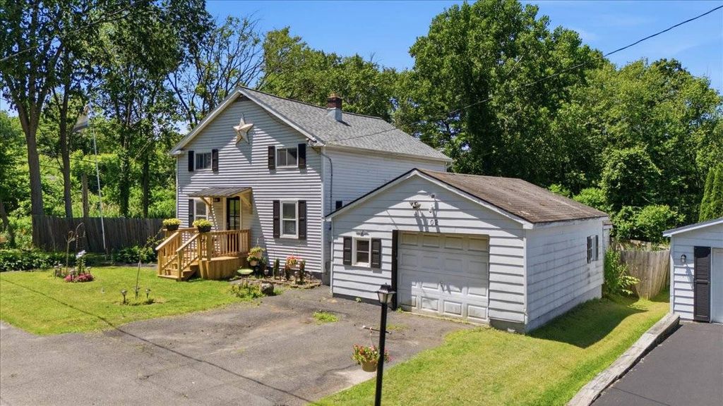 Photo of 102 Stone Quarry Rd, Halfmoon, NY 12065 (MLS # 11864971)