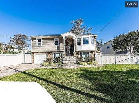 Photo of 101 Hillside Rd, Deer Park, NY 11729 (MLS # 11622667)