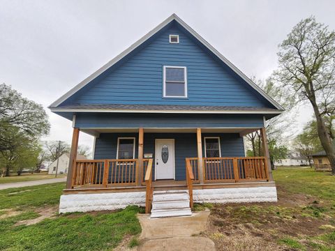 Photo of 409 E Ninth, Harper, KS 67058 (MLS # 11670289)
