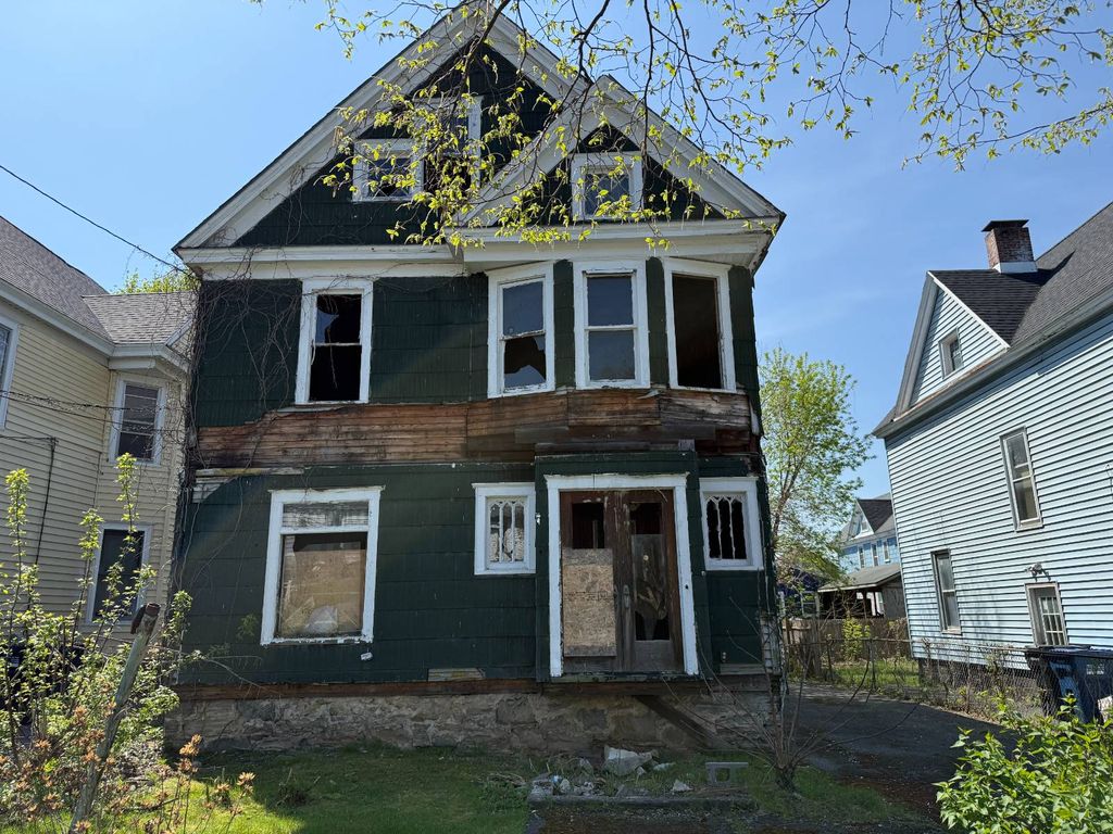 Photo of 120 Matson E Ave, Syracuse, NY 13205 (MLS # 11742691)