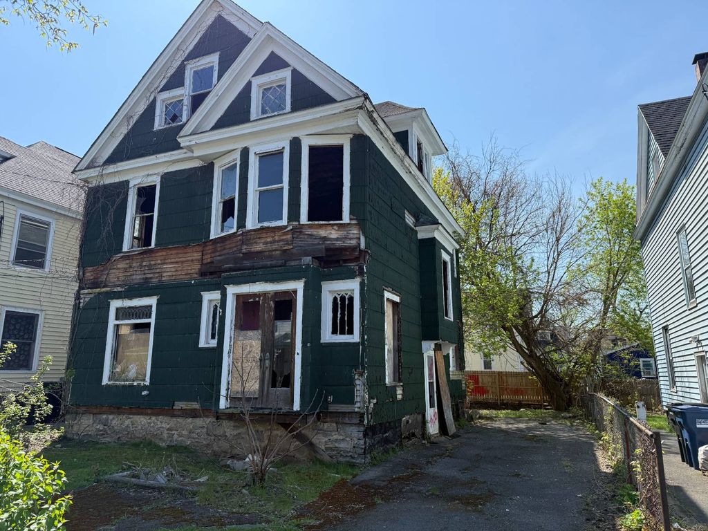 Photo of 120 Matson E Ave, Syracuse, NY 13205 (MLS # 11742691)
