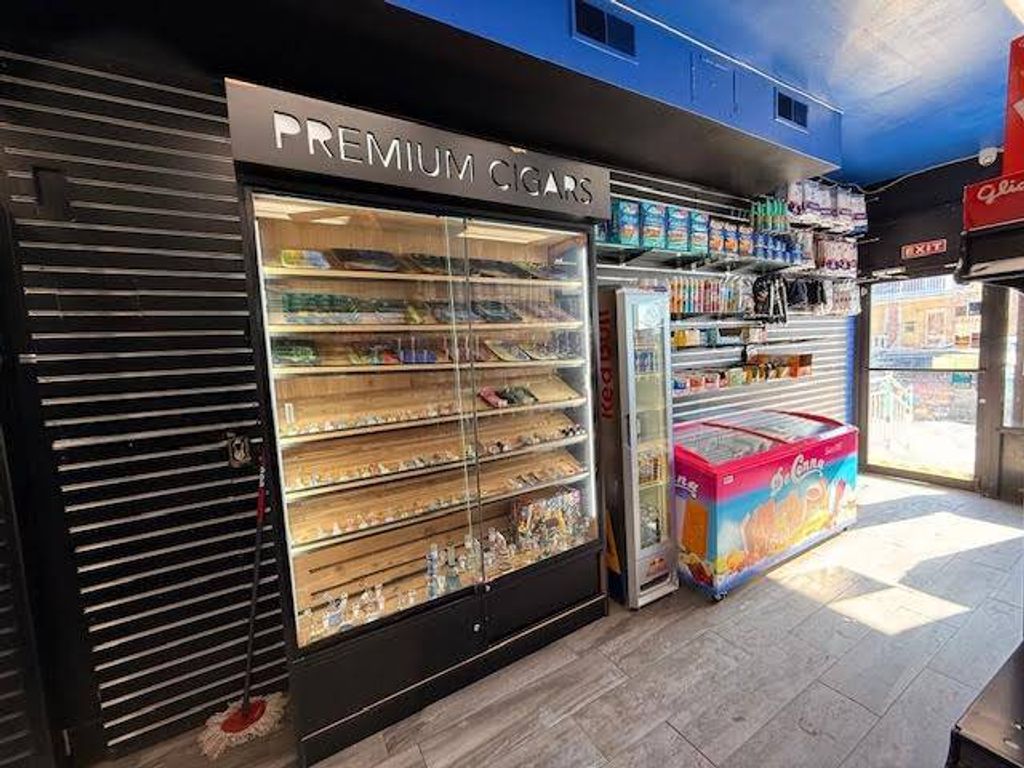 Photo of 183 McClean Ave, Staten Island, NY 10305 (MLS # 11675690)