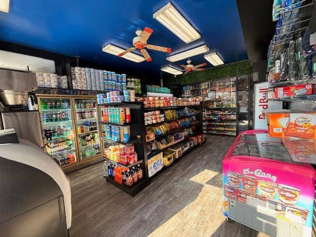 Photo of 183 McClean Ave, Staten Island, NY 10305 (MLS # 11675690)