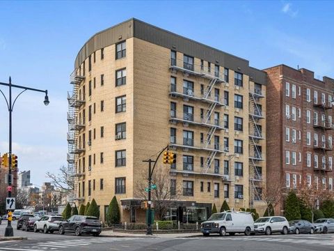 Photo of 50 Shore Boulevard #3H, Brooklyn, NY 11235 (MLS # 11630027)