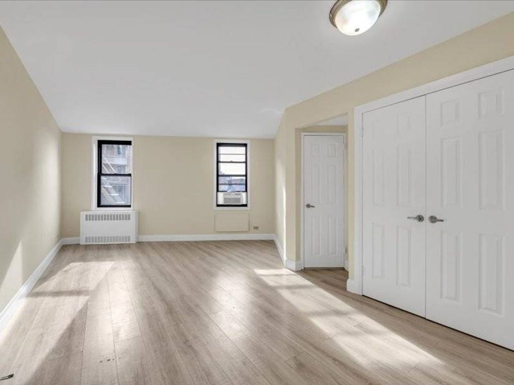 Photo of 50 Shore Boulevard #3H, Brooklyn, NY 11235 (MLS # 11630027)