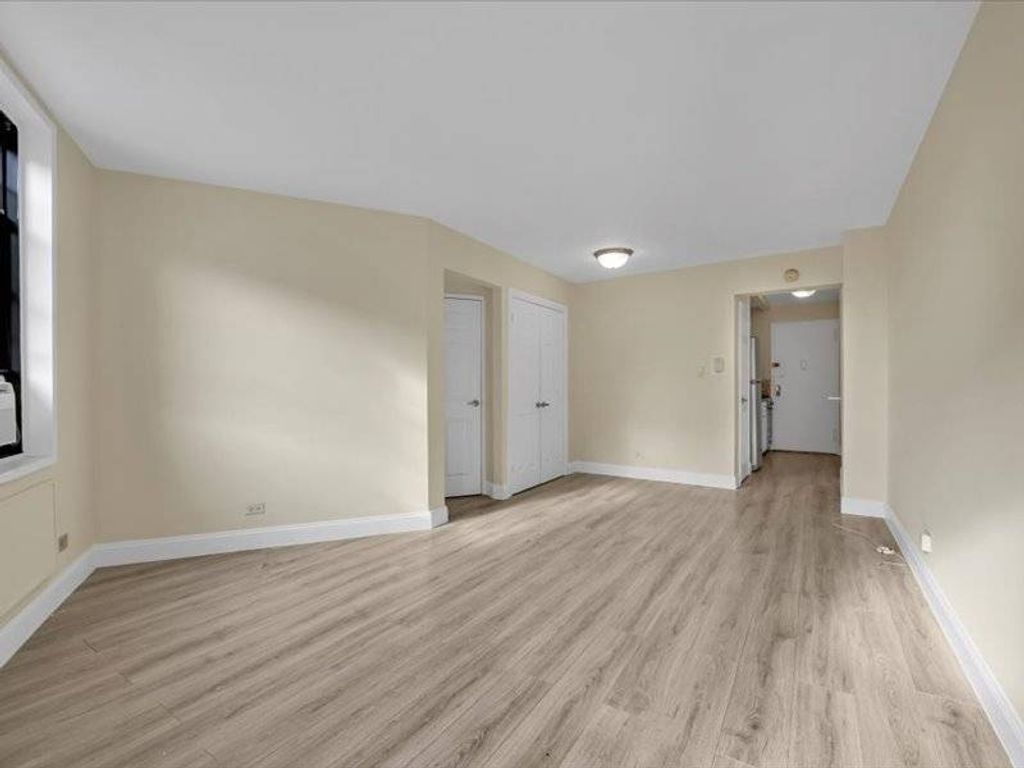 Photo of 50 Shore Boulevard #3H, Brooklyn, NY 11235 (MLS # 11630027)