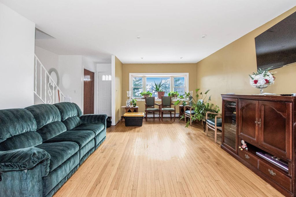 Photo of 187 Woodland Ave, Yonkers, NY 10703 (MLS # 11644306)