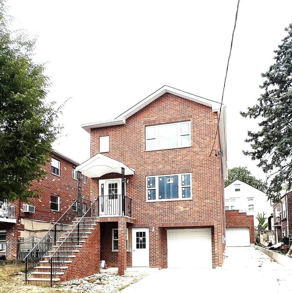 Photo of 2757 Tenbroeck Ave, Bronx, NY 10469 (MLS # 11619011)