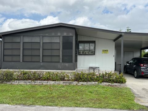 Photo of 600 Lexington St, Vero Beach, FL 32966 (MLS # 11695550)