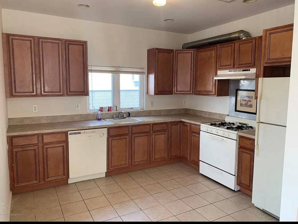 Photo of 15 Hunter Ave #1, Staten Island, NY 10306 (MLS # 11655380)